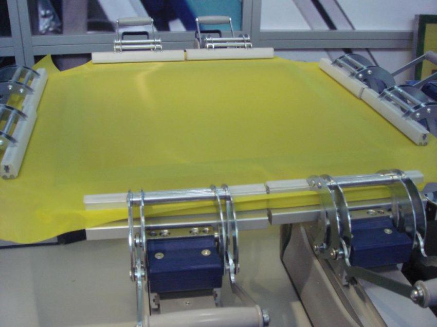 thread count of a screen printing mesh